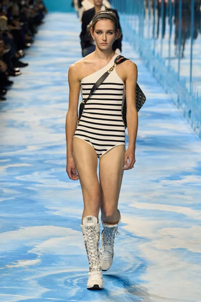 Look 54